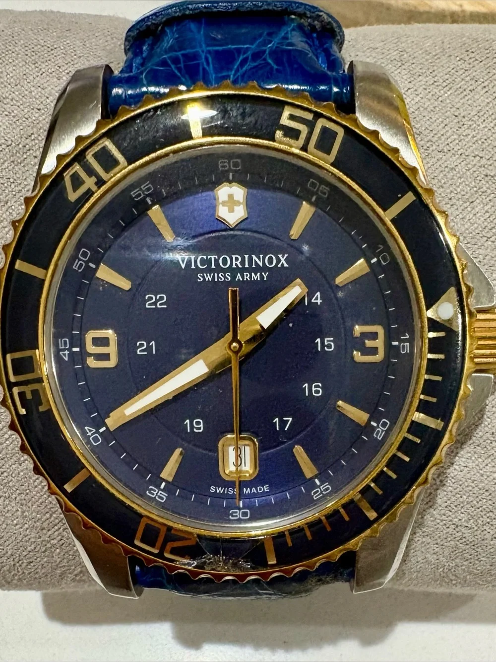Victorinox Swiss Army 241789 Blue Diver Watch Sapphire Crocodile Strap
